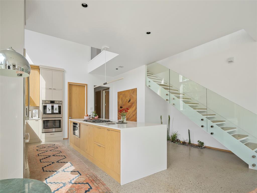 901 N Francis Avenue Property Photo 14