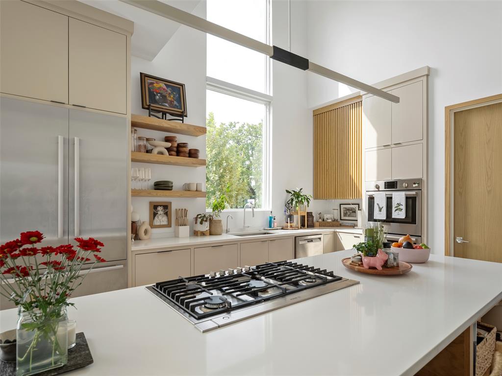 901 N Francis Avenue Property Photo 16