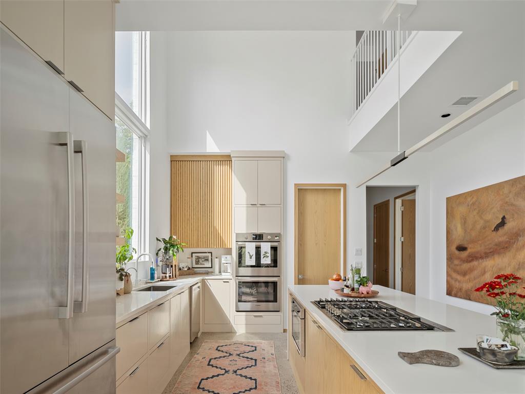901 N Francis Avenue Property Photo 18