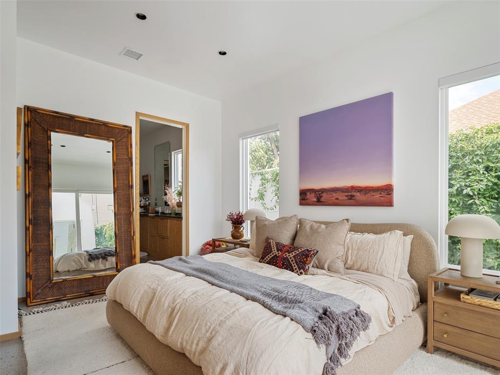 901 N Francis Avenue Property Photo 23