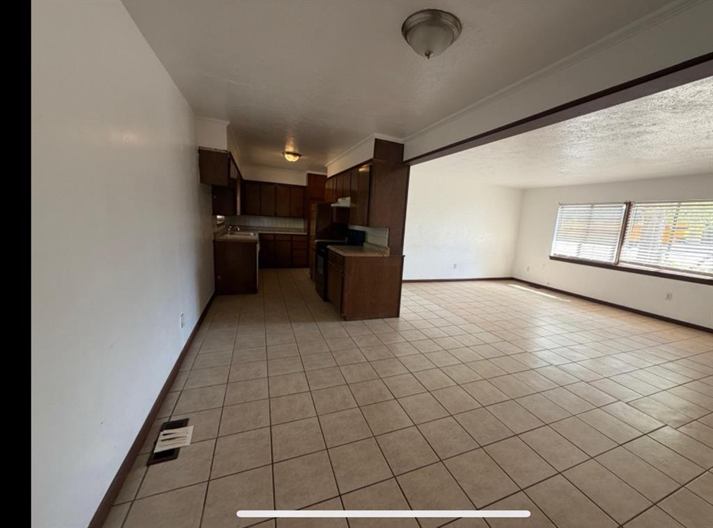 527 Montana Street Property Photo 2