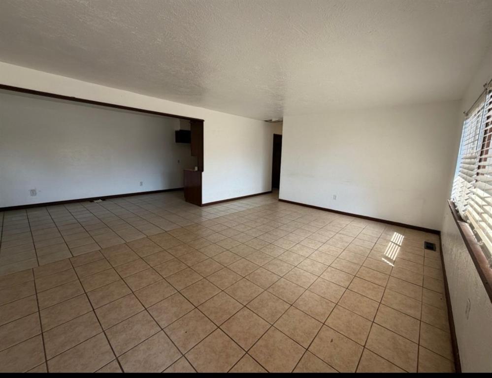 527 Montana Street Property Photo 3