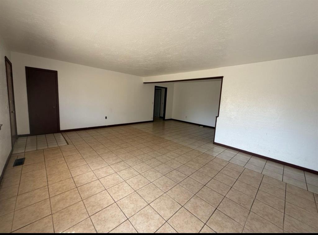 527 Montana Street Property Photo 6