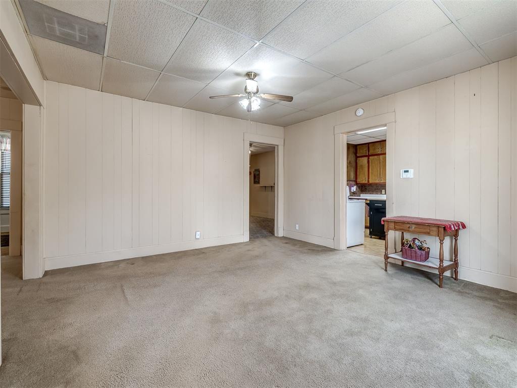 1114 E Noble Avenue Property Photo 4