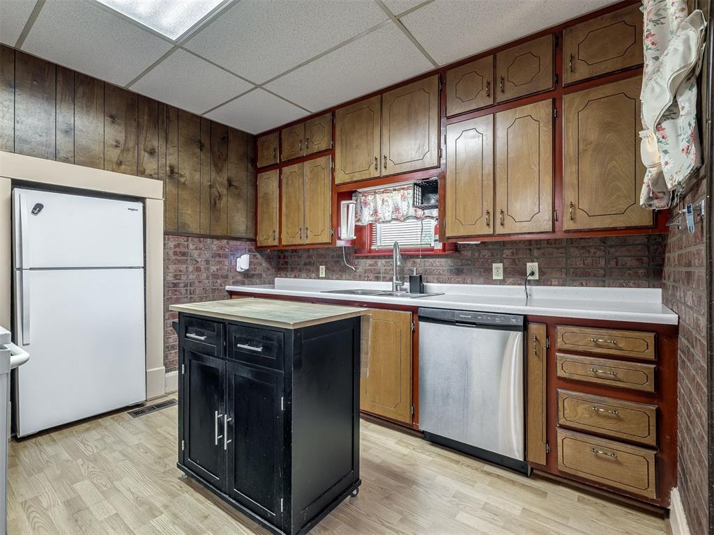 1114 E Noble Avenue Property Photo 7