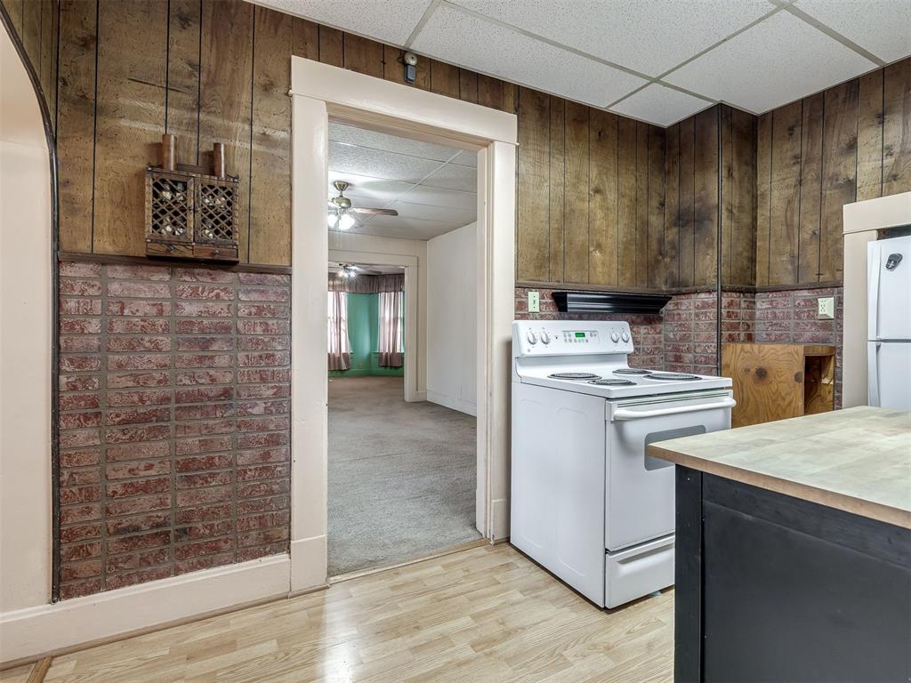 1114 E Noble Avenue Property Photo 9