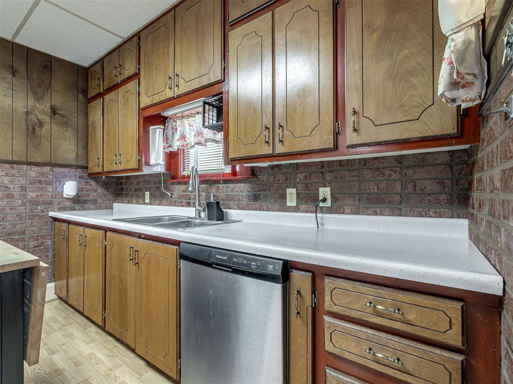 1114 E Noble Avenue Property Photo 12