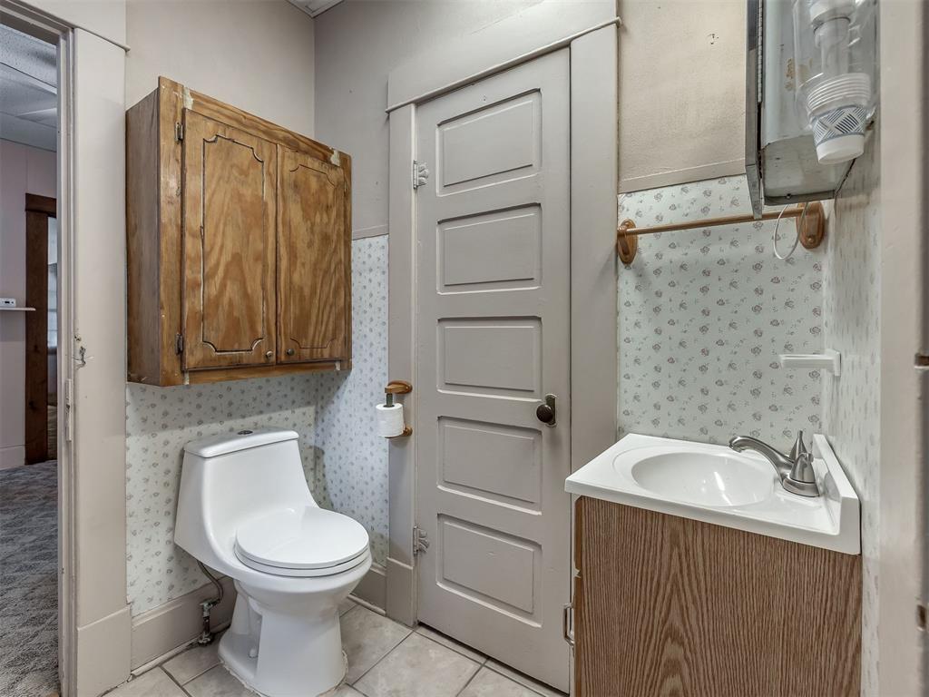 1114 E Noble Avenue Property Photo 28