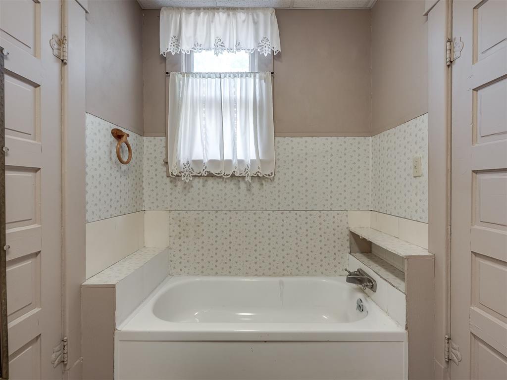 1114 E Noble Avenue Property Photo 29