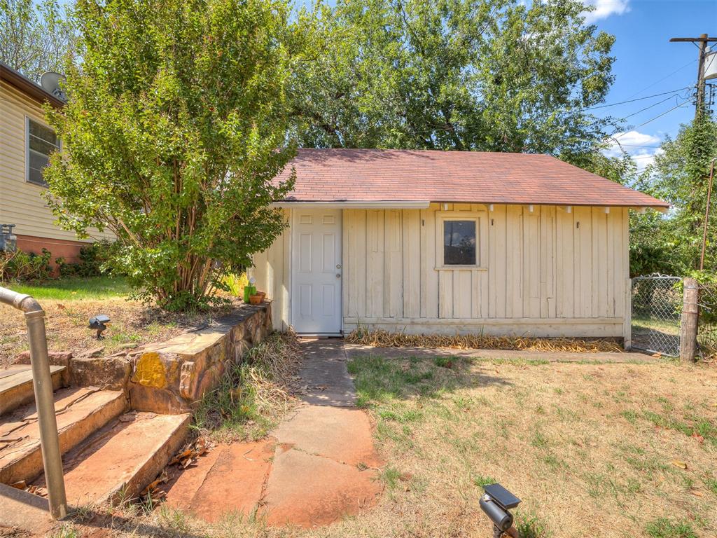 1114 E Noble Avenue Property Photo 41