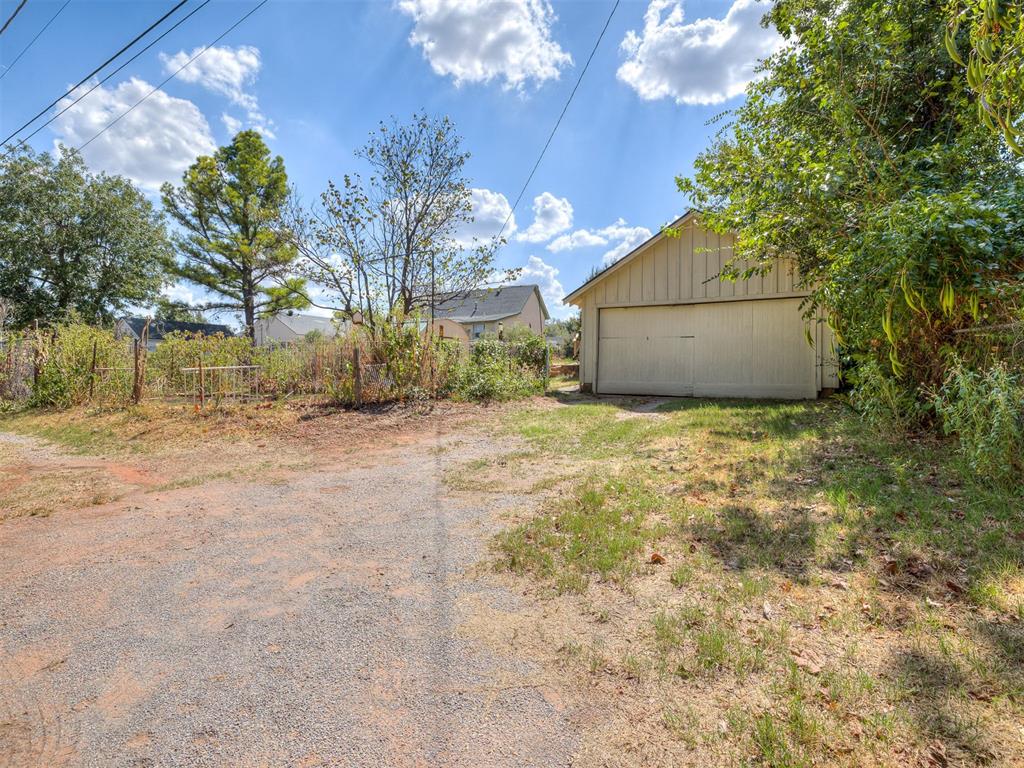 1114 E Noble Avenue Property Photo 43