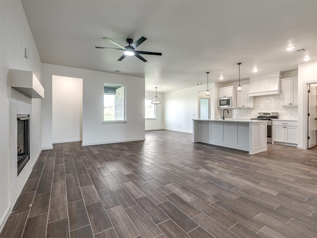 14401 Village Trail Property Photo 3