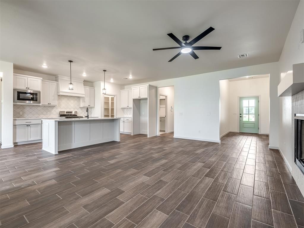 14401 Village Trail Property Photo 4