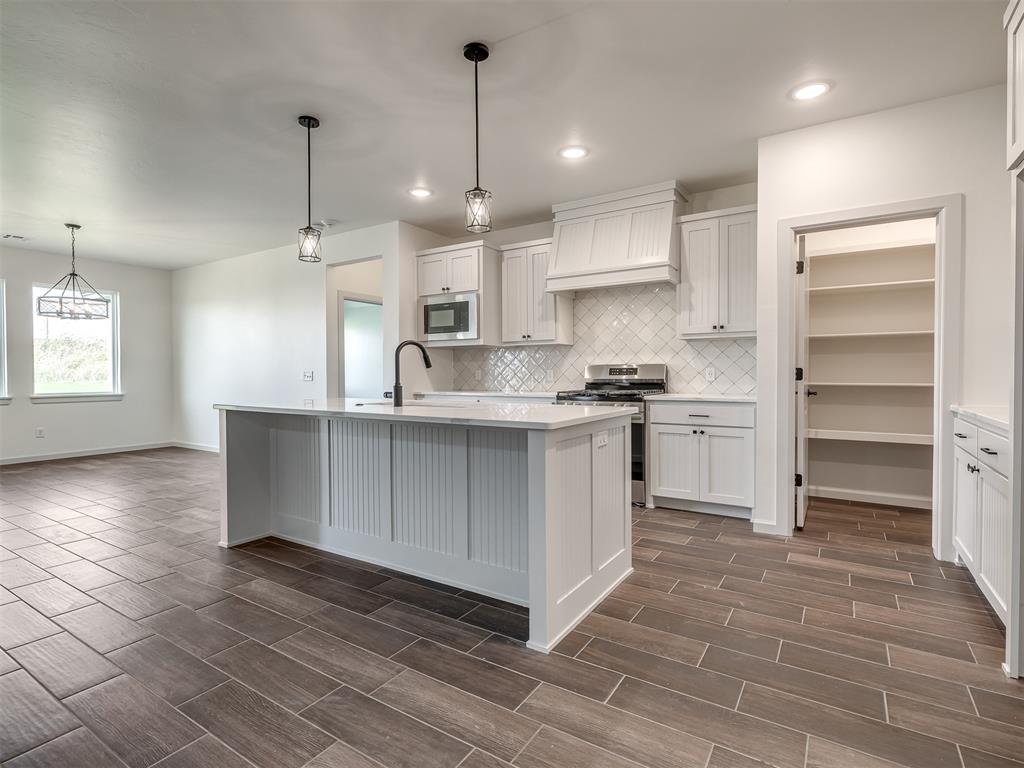 14401 Village Trail Property Photo 8