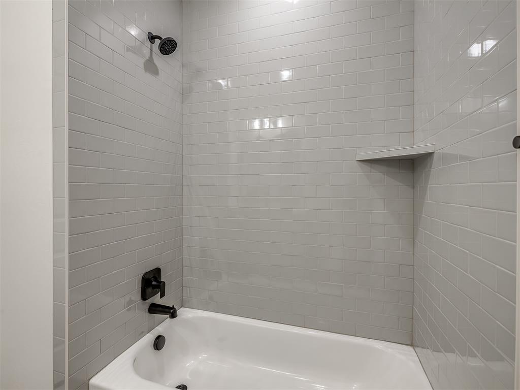 14401 Village Trail Property Photo 39