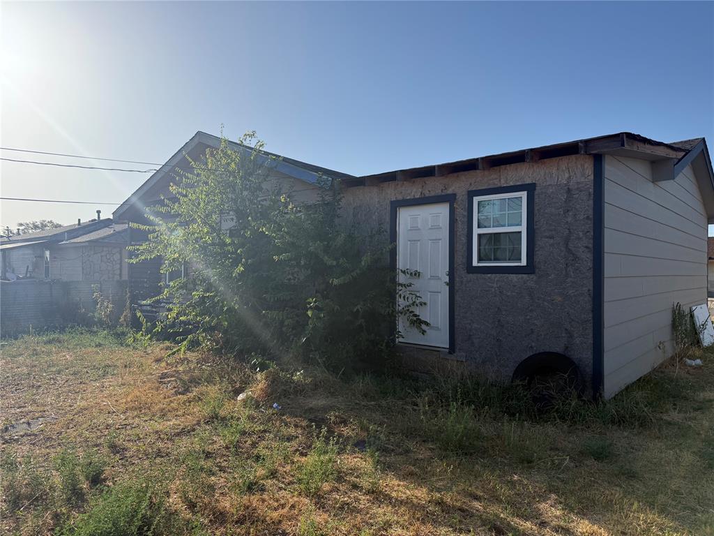 1325 E Hemlock Street Property Photo 2