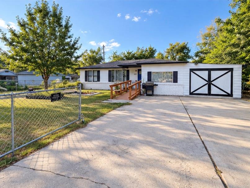 222 S Cook Avenue Property Photo 3