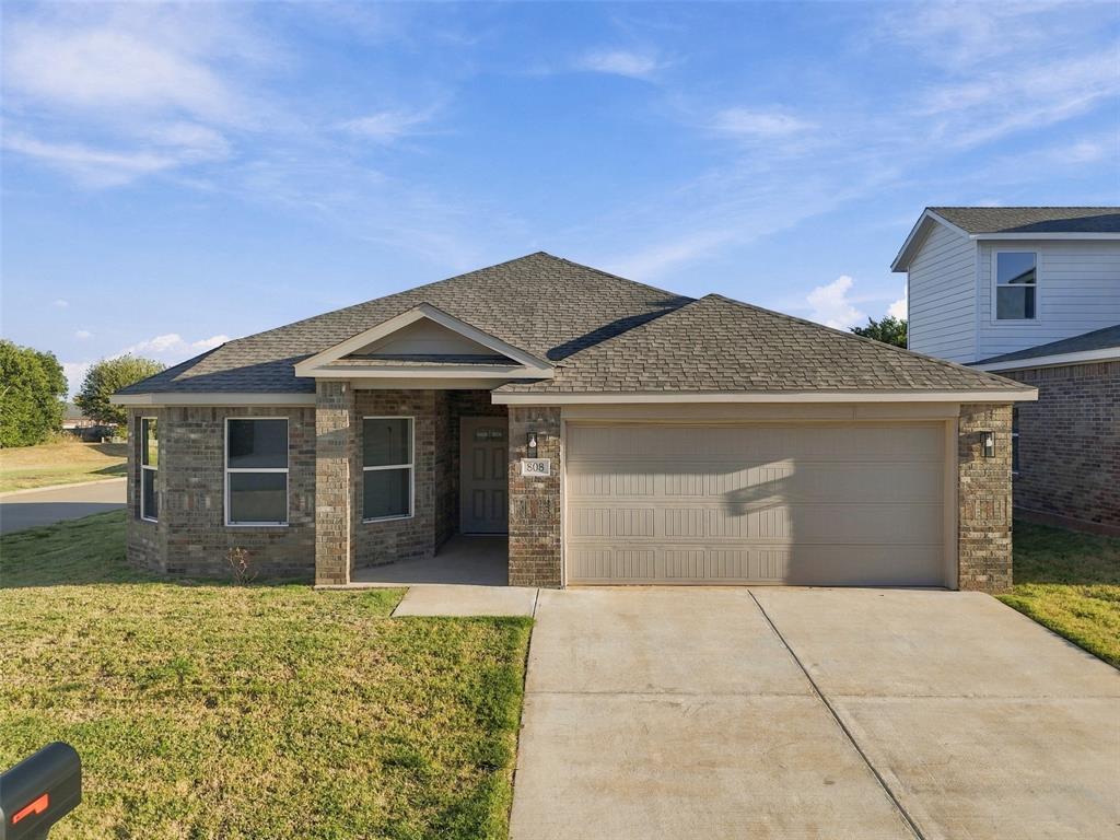 807 Chateau Court Property Photo 1