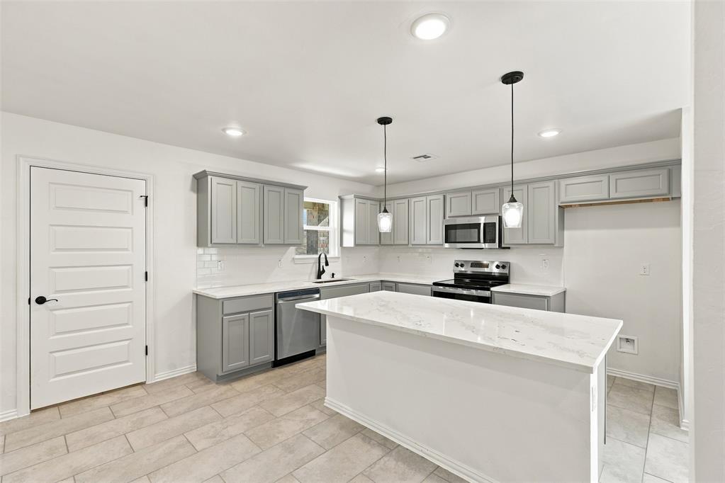 807 Chateau Court Property Photo 12