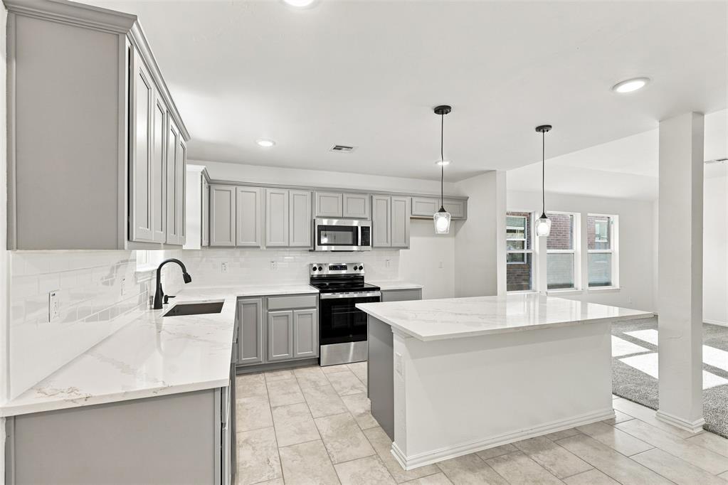807 Chateau Court Property Photo 13