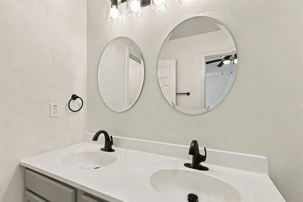 807 Chateau Court Property Photo 20