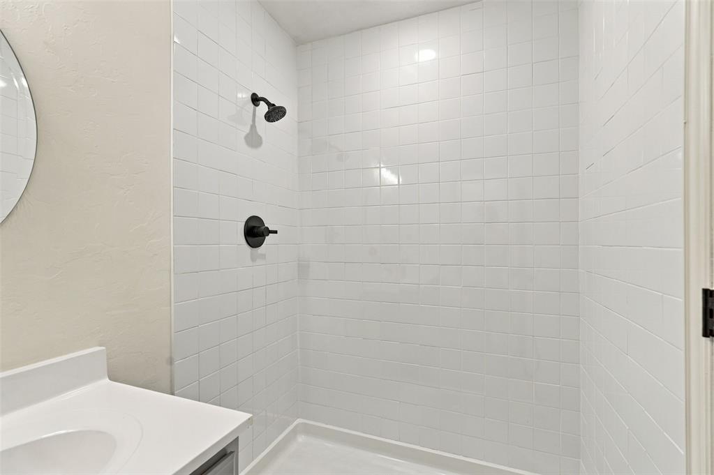 807 Chateau Court Property Photo 21