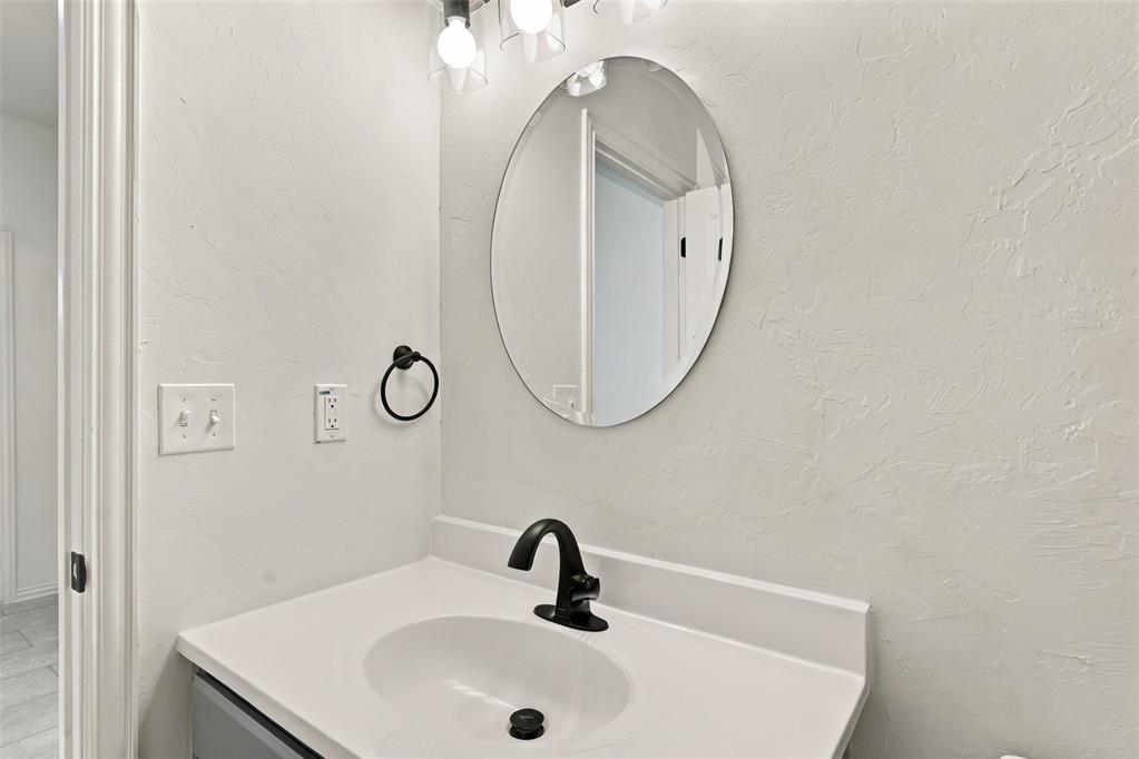 807 Chateau Court Property Photo 26