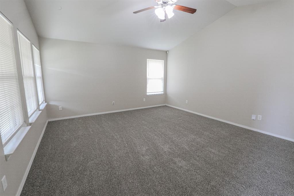2705 Nw 187th Terrace Property Photo 2