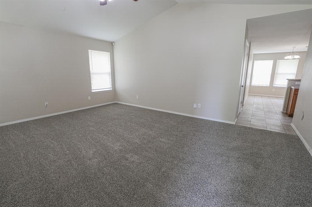 2705 Nw 187th Terrace Property Photo 3