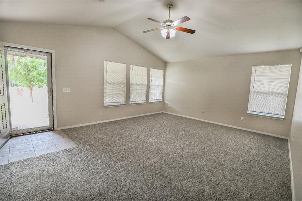 2705 Nw 187th Terrace Property Photo 4