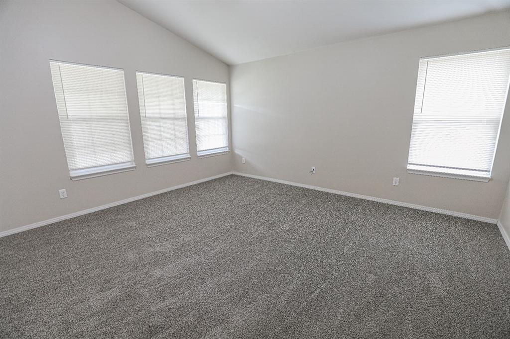 2705 Nw 187th Terrace Property Photo 5