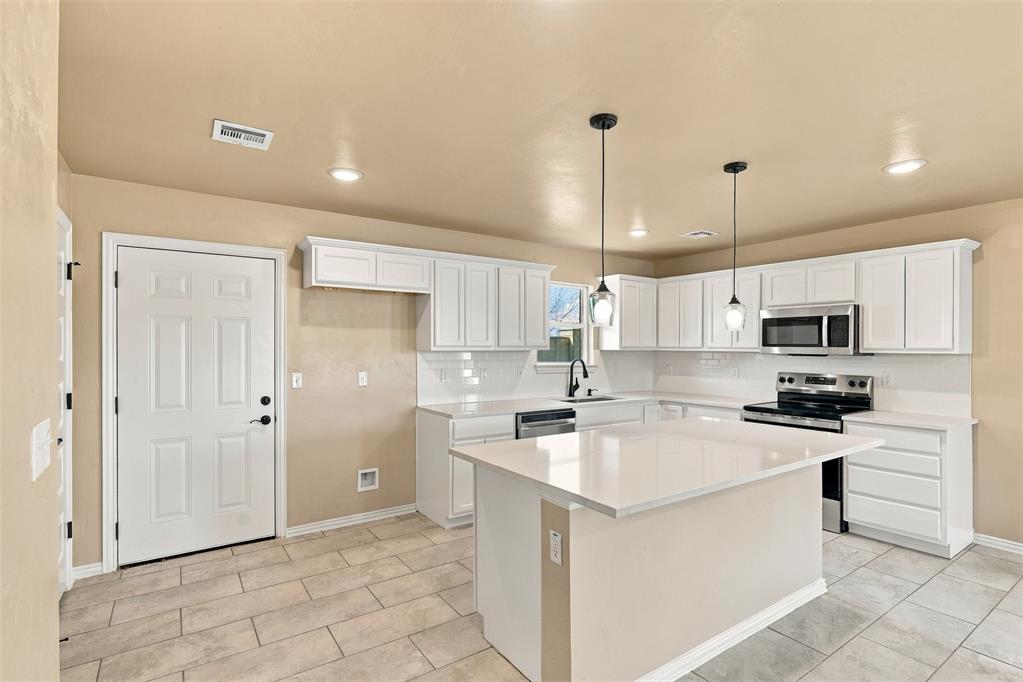 808 Chateau Court Property Photo 10