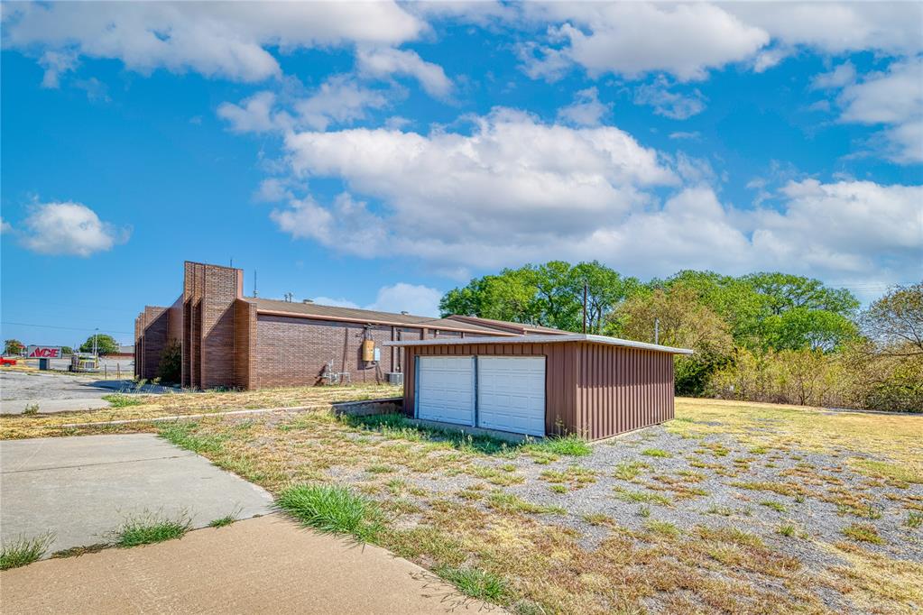 1307 N Glenn English Street Property Photo 6