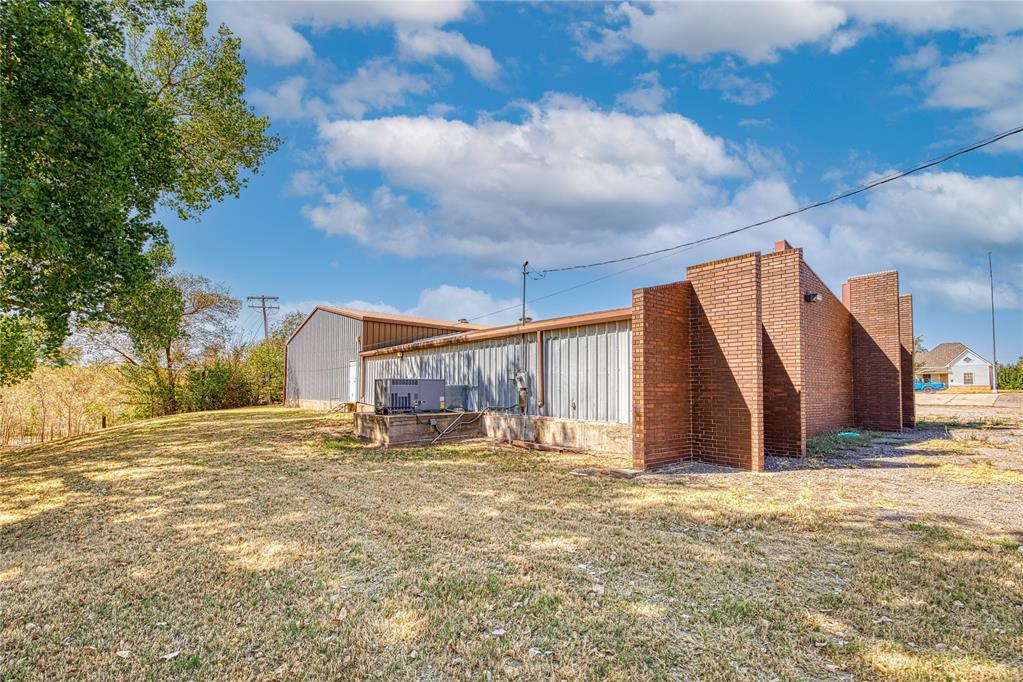 1307 N Glenn English Street Property Photo 8