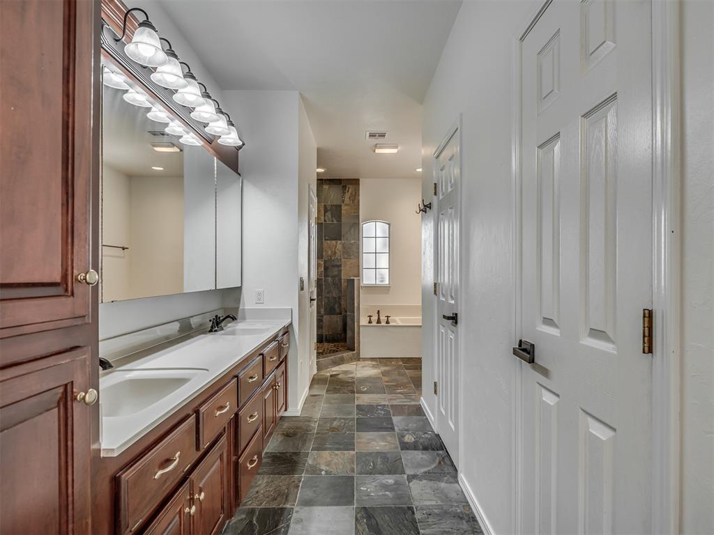 204 Ainsley Court Property Photo 24
