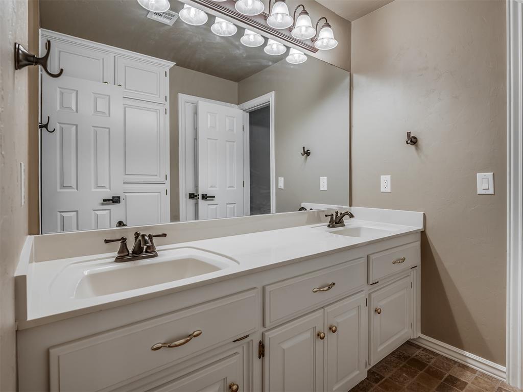 204 Ainsley Court Property Photo 33