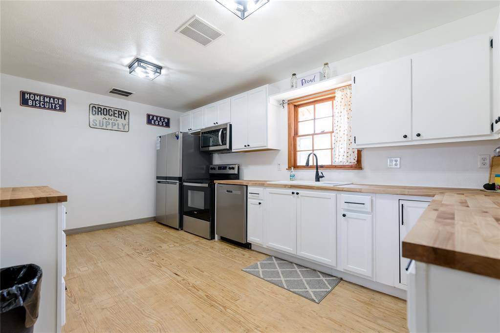 409 S Cedar Avenue Property Photo 6