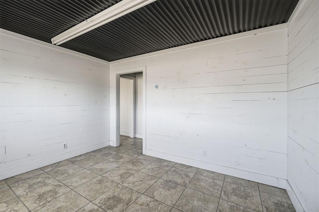 101 E 20th Street Property Photo 10