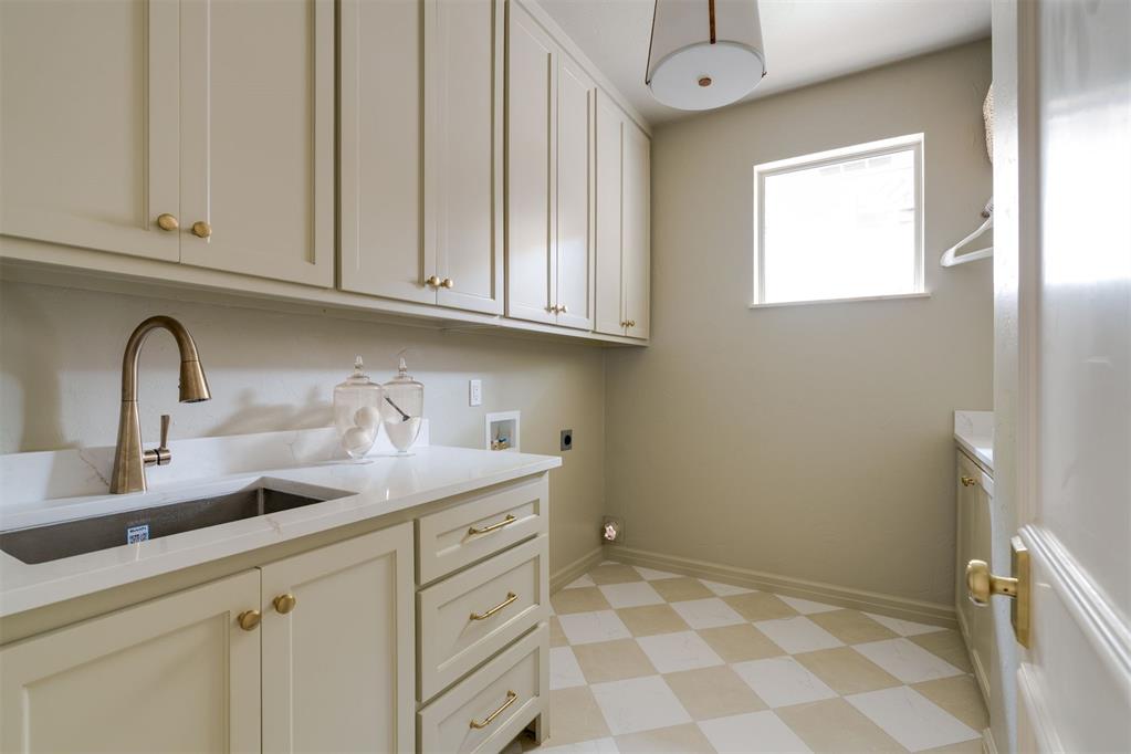 1409 Glenbrook Terrace Property Photo 39