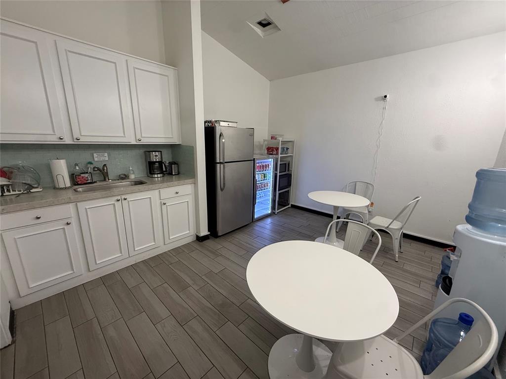11217 N May Avenue Property Photo 7