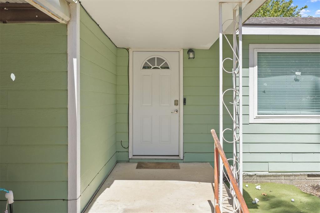 302 W E Street Property Photo 2