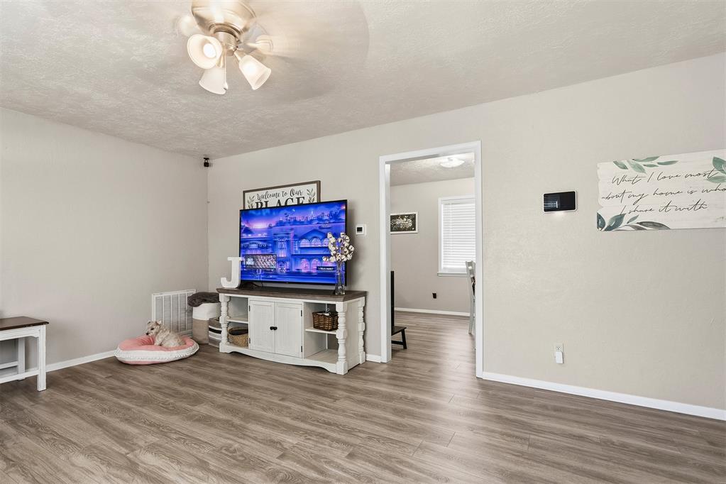302 W E Street Property Photo 5