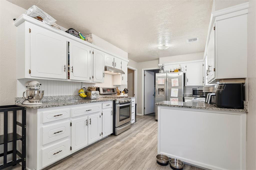 302 W E Street Property Photo 7