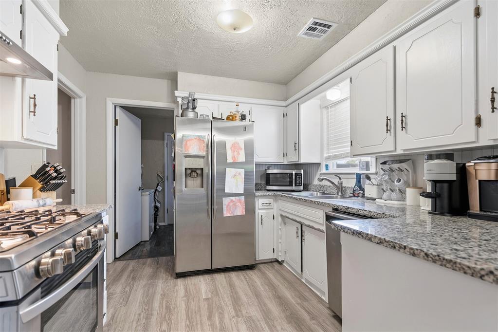 302 W E Street Property Photo 9