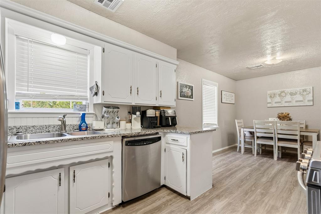 302 W E Street Property Photo 10