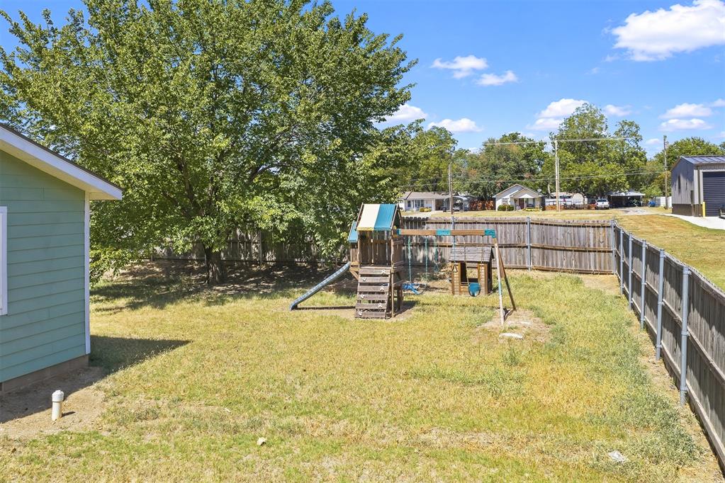 302 W E Street Property Photo 22