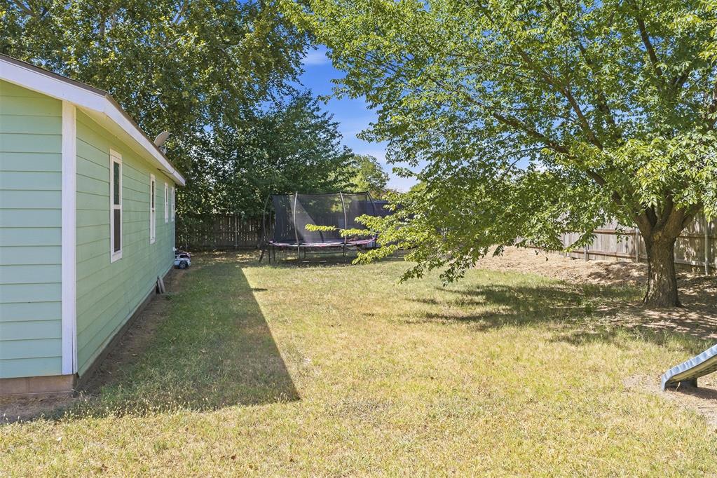 302 W E Street Property Photo 23