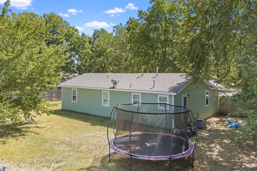302 W E Street Property Photo 24