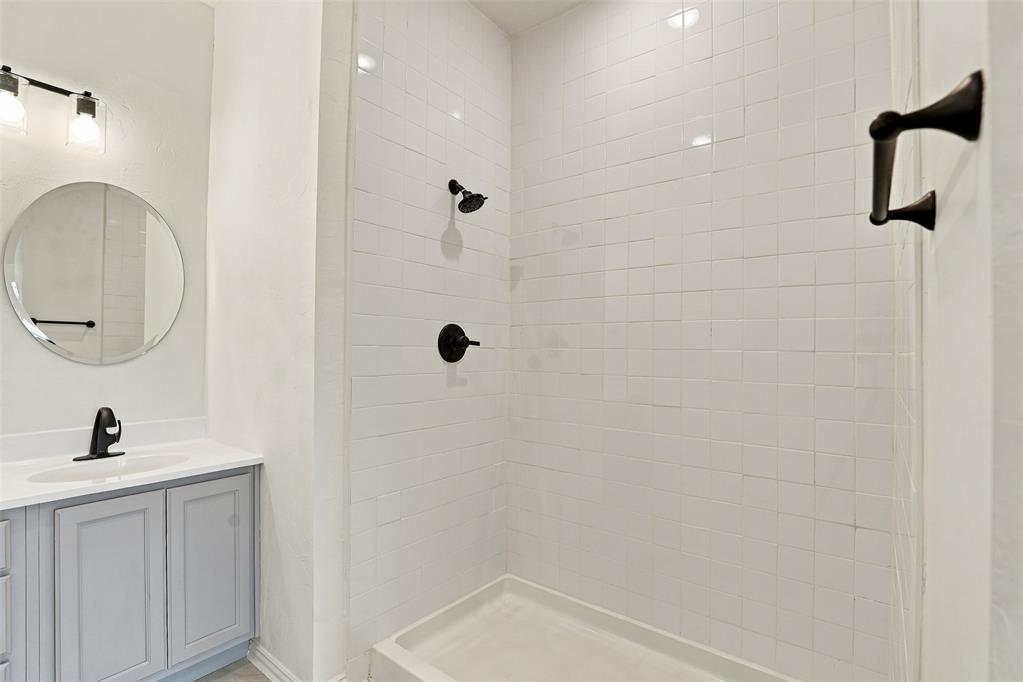811 Venice Court Property Photo 18