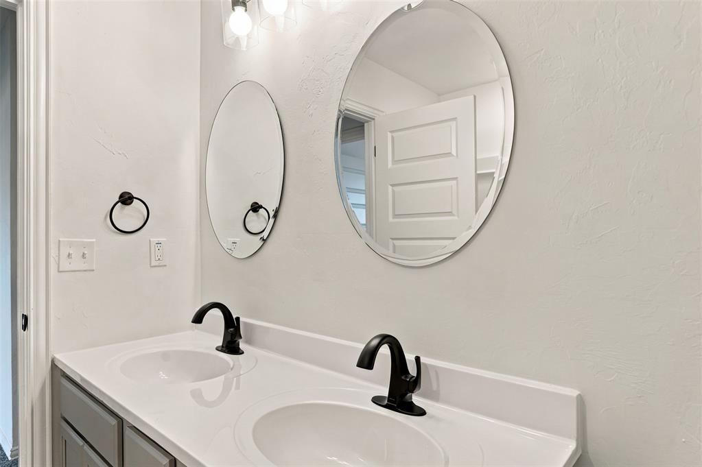 811 Venice Court Property Photo 22